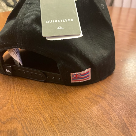 Quicksilver SnapBack hat Hawaii edition. New with tags - Picture 2 of 3